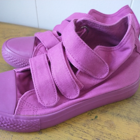 Purple sneakers - Picture 1 of 3